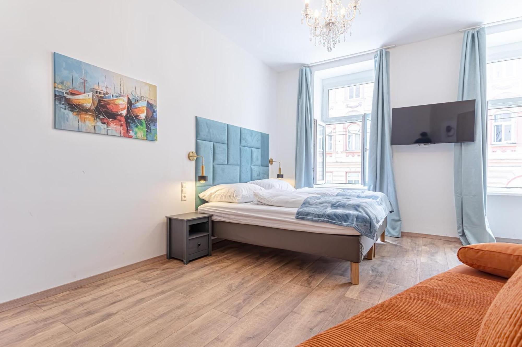 Cost Effective City Life 1Br In Classic Building Вена Экстерьер фото