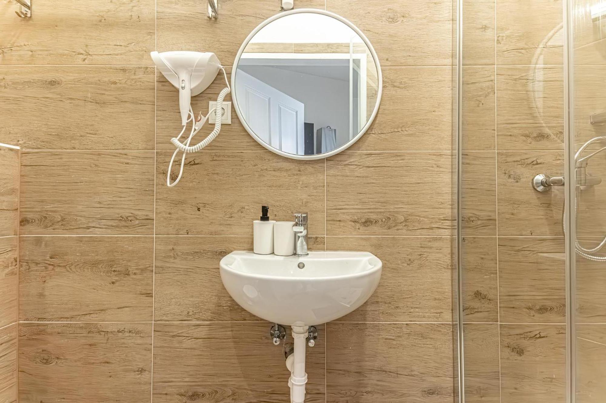 Cost Effective City Life 1Br In Classic Building Вена Экстерьер фото