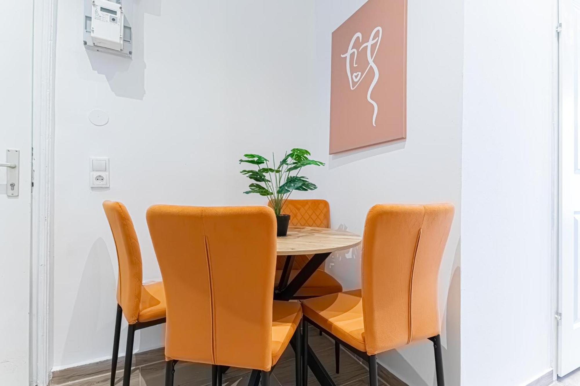 Cost Effective City Life 1Br In Classic Building Вена Экстерьер фото