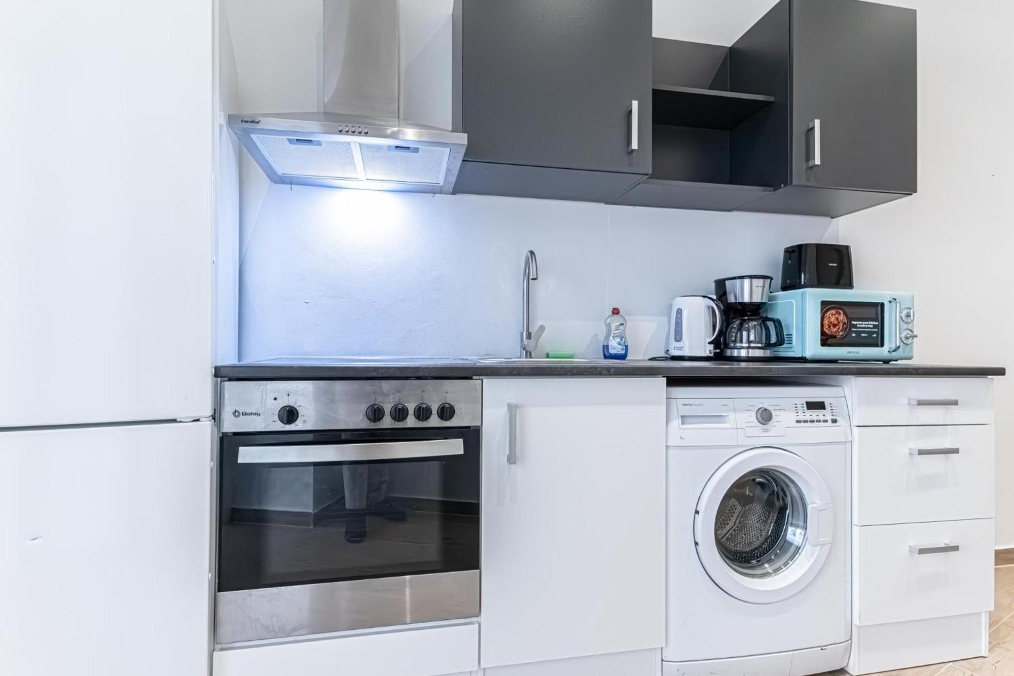 Cost Effective City Life 1Br In Classic Building Вена Экстерьер фото