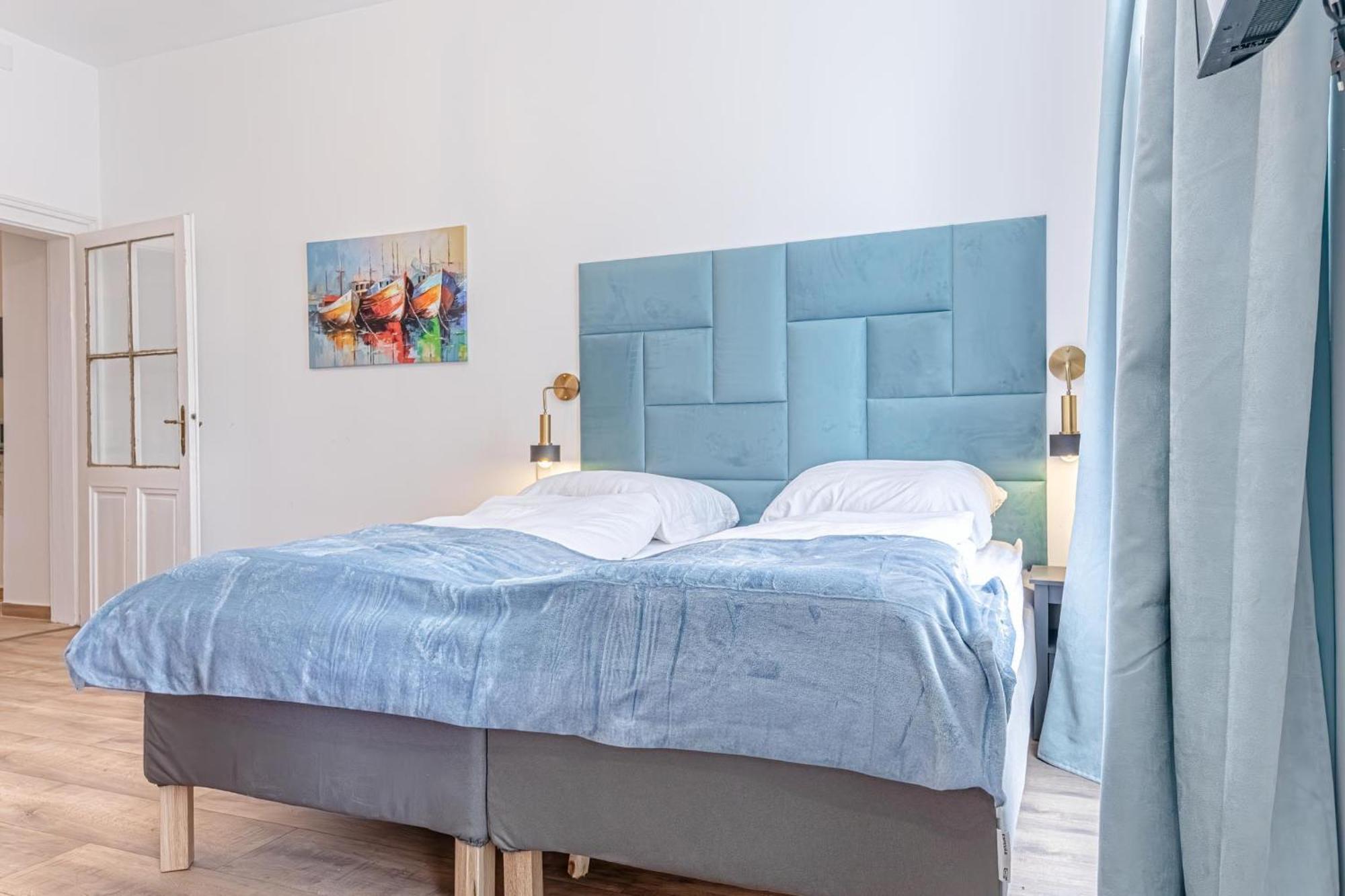 Cost Effective City Life 1Br In Classic Building Вена Экстерьер фото